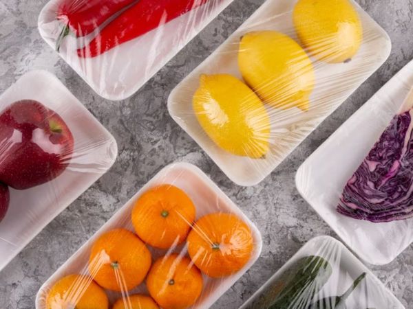 Como o poliestireno é utilizado na indústria da alimentação?